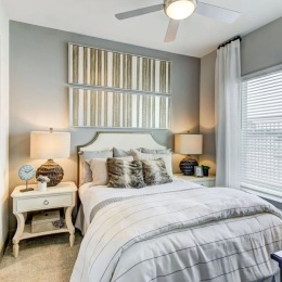 bedroom with bed and lamps